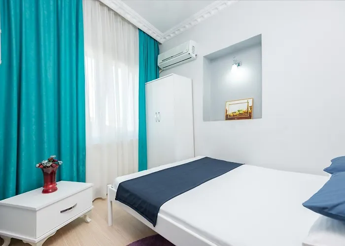 House Aparthotel 4*