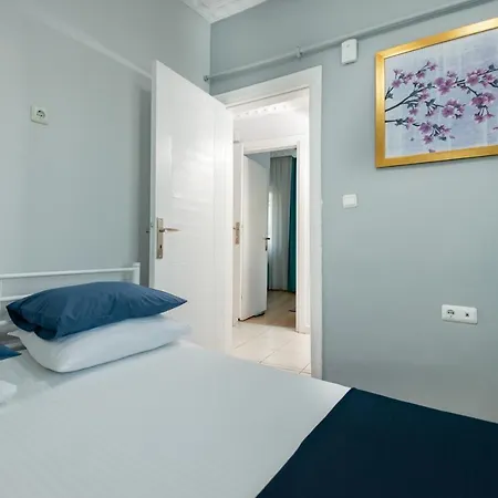 Aparthotel House 4*