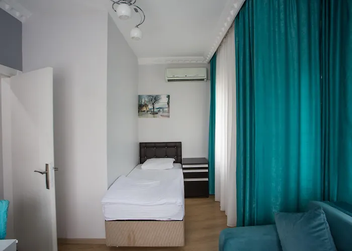 House מלון דירות 4*