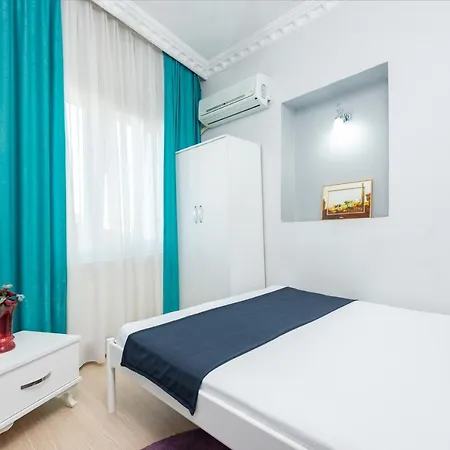 House Aparthotel 4*